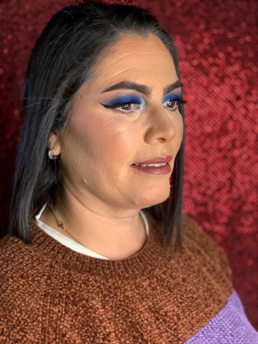 Luzparedesmake's tweet photo. 𝔸  ℤ  𝕌  𝕃 💙💙
*
*
Smokey azul con glitter 
Turnos disponibles reserva el tuyo!
0984306480📲
Fdo de la Mora zona sur 📍🇵🇾
#makeup #makeupartist #makeuptutorial #makeuplooks #maquillaje #maquillajeojos #smokeyeye #smokeyglam https://t.co/sV4AyKhv9D