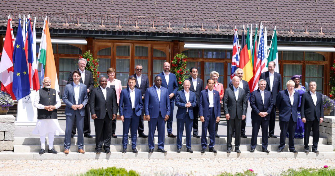 Macky_Sall's tweet photo. Je remercie les pays partenaires qui ont soutenu pour une transition climatique juste et équitable pour l’accès universel à l’électricité en Afrique. Plus de 600 millions d’africains vivent encore sans électricité ! https://t.co/2IXJbr4khv