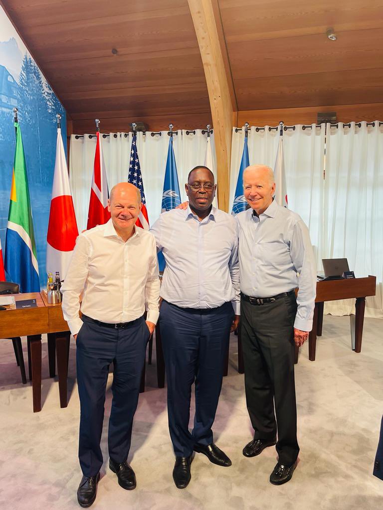Macky_Sall's tweet photo. Je remercie les pays partenaires qui ont soutenu pour une transition climatique juste et équitable pour l’accès universel à l’électricité en Afrique. Plus de 600 millions d’africains vivent encore sans électricité ! https://t.co/2IXJbr4khv