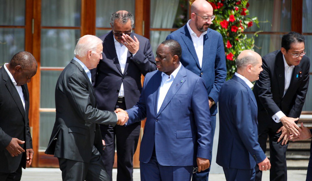 Macky_Sall's tweet photo. J’apprécie également les soutiens à mon plaidoyer pour l’octroi d’un siège à l’Union africaine au sein du #G20 pour une meilleure prise en charge des intérêts du continent qui compte plus de 1,3 milliard d’habitants et un pib cumulé de plus de 2600 millards de dollars. https://t.co/cOdZV5ubXU
