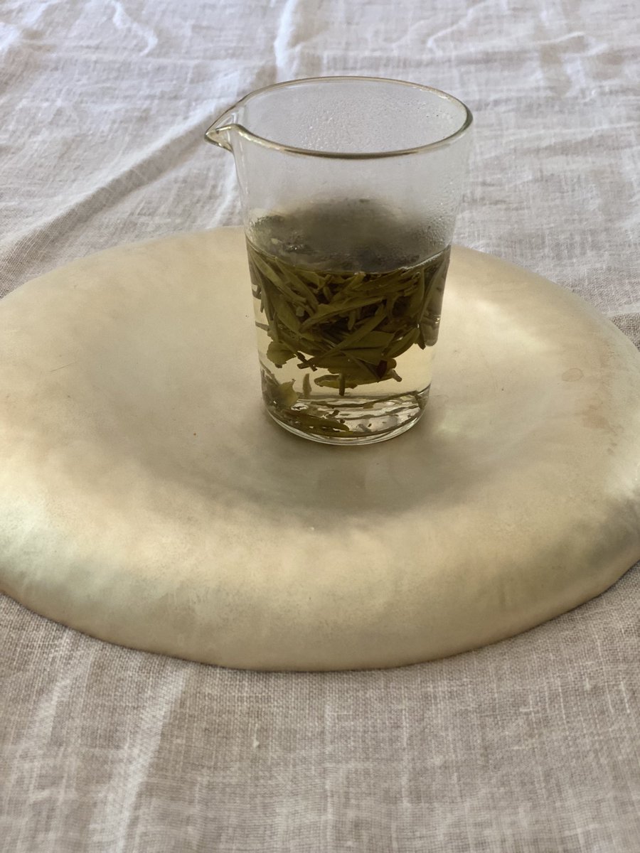 先日の、朝の茶の時間。緑茶ベースの茉莉花茶、針王。