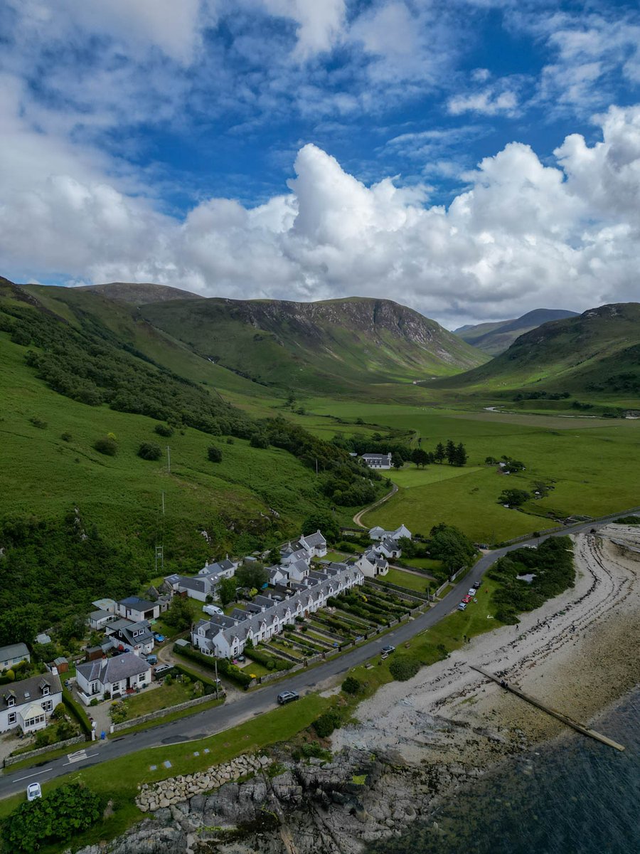 Now the wind has eased and the rain has stopped I can show you the view of Catacol village on the Isle of Arran which is my base for the week 😍😍😍 @VisitArran @Arranwhisky @VisitScotland