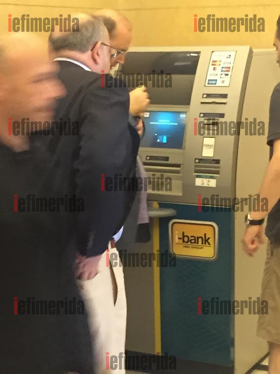 ManosVoularinos's tweet photo. Capitalcontrolsecond - ο χρόνος που χρειάζεται ο συριζαίος βουλευτής για να τρέξει στο ATM της Βουλής λίγο πριν μπει όριο αναληψεων https://t.co/iK4gJP0CsT