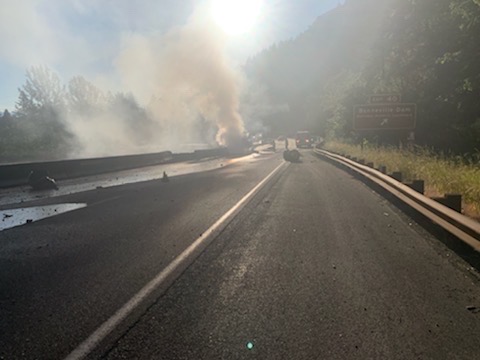 OregonDOT's tweet image. Photos of incident in I-84, which is closed in both directions between Troutdale and Hood River.