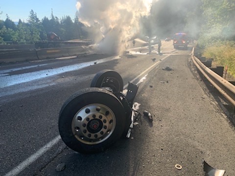 OregonDOT's tweet image. Photos of incident in I-84, which is closed in both directions between Troutdale and Hood River.
