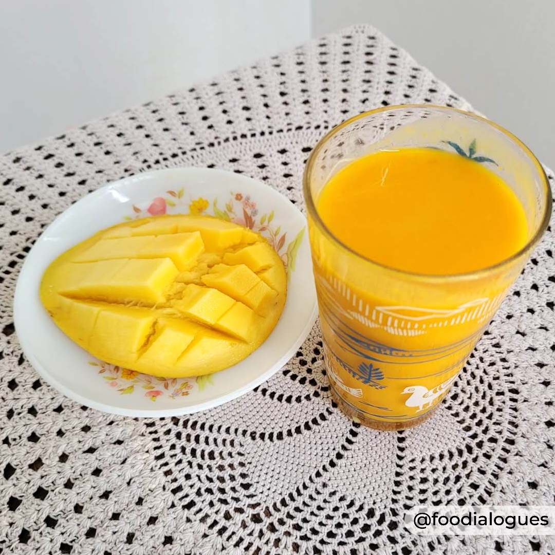 foodialogues's tweet photo. The last mango of the season was made into a mango milkshake 🥭
#Recipe link: https://t.co/5fYmDItswY 👈😋

#foodialogues #food #foodblogger #Mango #Milkshake #foodie https://t.co/JYFu759htL