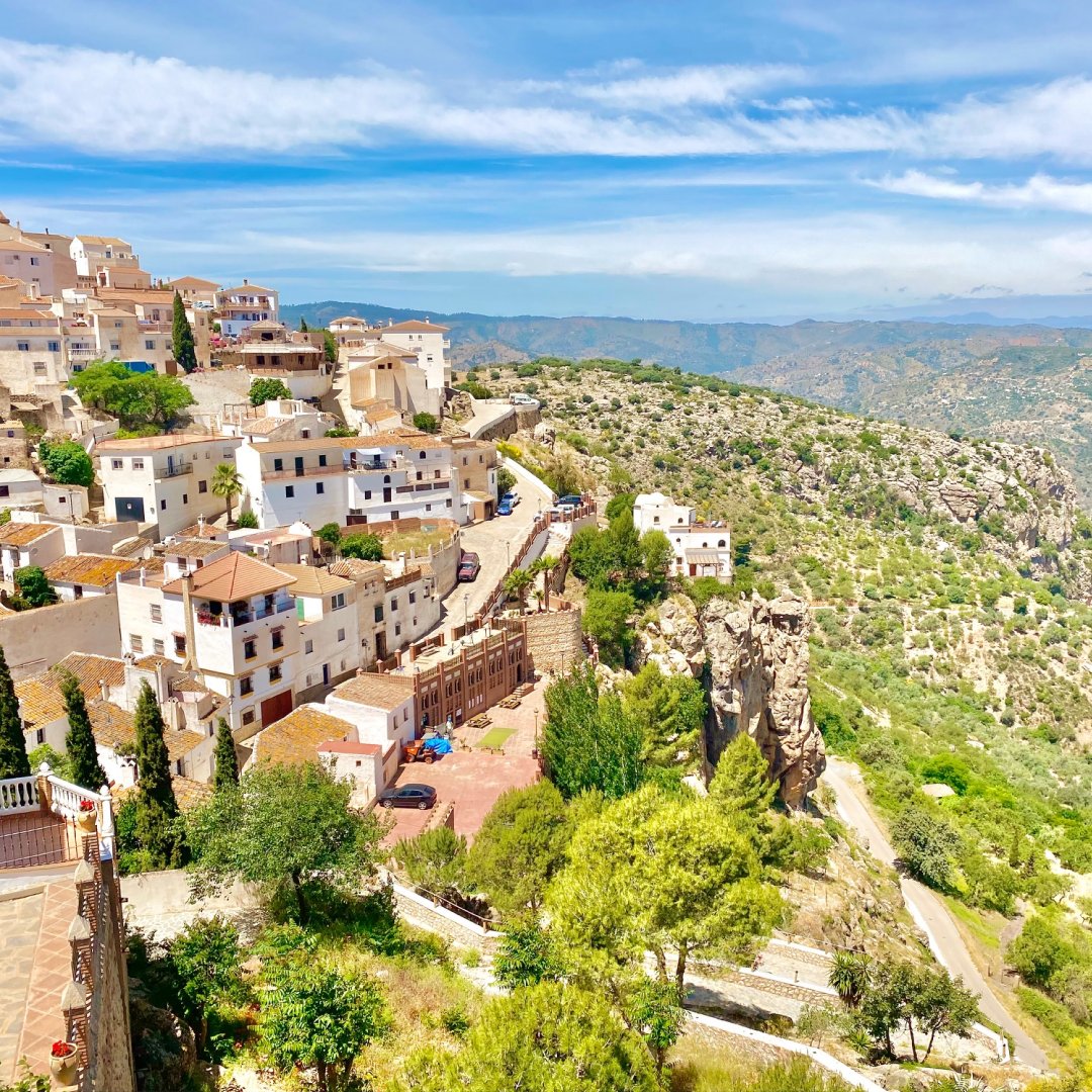 feelcostadelsol's tweet photo. #Comares is known as ‘the #balconyofLaAxarquía' because of its beautiful hilltop ⛰️ position. Come and explore this picturesque whitewashed village ☺️ . 

👉 https://t.co/U7wrOpIrTc  #CostadelSol  @TurismoComares1 @viveandalucia https://t.co/tJb25c3Xfj