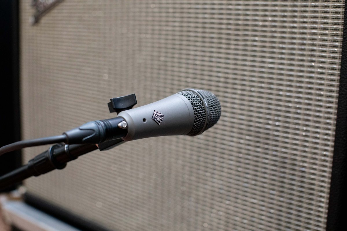 The low profile M81-SH is ideal for tight drum miking, brass or vocal applications where a smaller footprint is necessary. #telefunken #telefunkenmics #M81SH #MicMonday