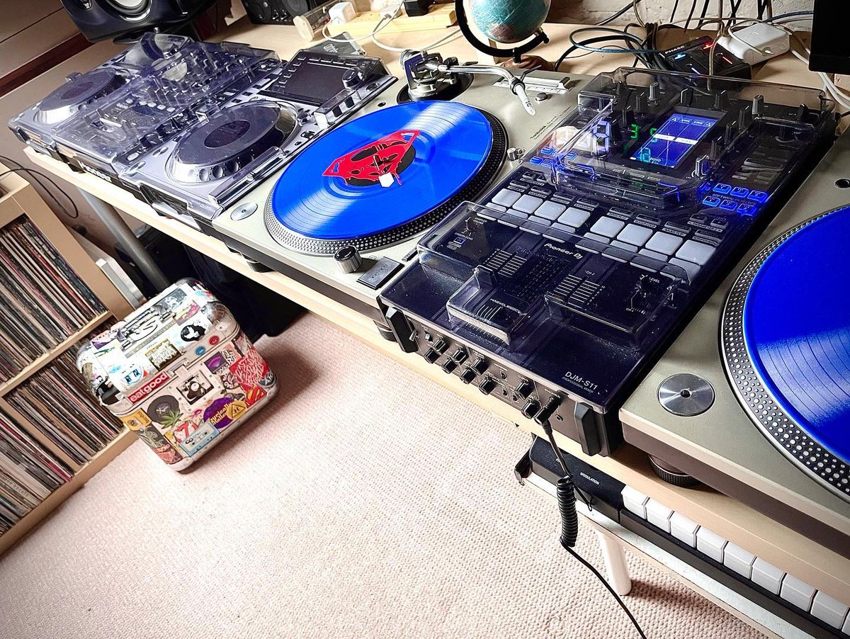Decksaver's tweet photo. What a setup from @djshorty79 with plenty of Decksaver protection too... 👌🏾⁣⁣⁠😎

⁣⁣⁠
⁣⁣⁠
⁣⁣⁠
#decksaver #decks #turntables #protectyourdecks #pointblankmusicschool #djshorty #dj #vinyl #cd #cdj #technics#cdj2000nexus #serato #turntablism #music ( #📷 @djshorty79 ) https://t.co/8CGcEDHTJw