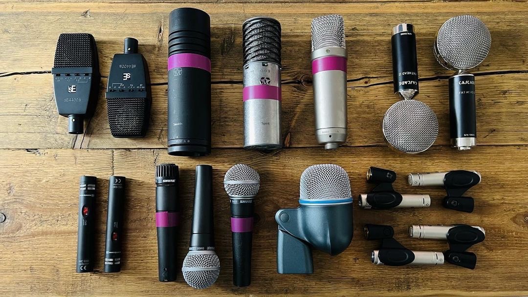 Aston_Mics's tweet photo. You're never stuck for options with this impressive line up

📸 @evesounduk 

#micmonday #astonmicrophones #miclocker #audioengineer #audiorecording https://t.co/XfIV4pIPMg