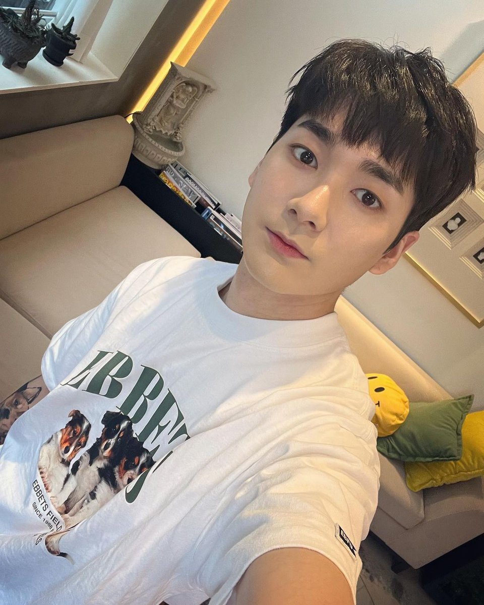 aron_Instagram's tweet image. 220627  🐶

🐶 instagram.com/p/CfUBu--pPgL/…

#아론 #곽아론 #Aaron #ARON #AaronKwak #kwakaron #인스타그램
