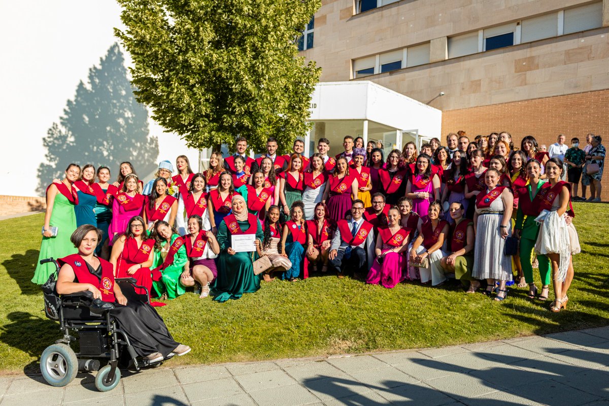 FacultadTeIUVa's tweet photo. 👨‍🎓👩‍🎓
El pasado 24 de junio tuvo lugar el acto de graduación de la IX Promoción del Grado en Traducción e Interpretación y de la II Promoción del Máster en Traducción en Entornos Digitales Multilingües.
🎥 Puedes volver a ver el acto en 
⬇
https://t.co/DhqV5ijS5Q
¡Enhorabuena!🌟 https://t.co/bOr3JZjIt6