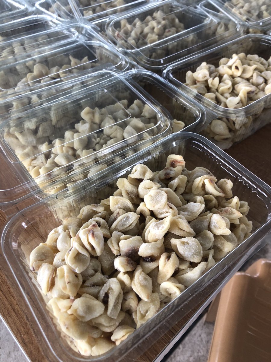 Geliriyle yetim çocukları giydirdiğimiz ve yardıma muhtaç ailelerin ihtiyaçlarını giderdiğimiz Mantı Günümüzden Kareler 🇹🇷🎞
#kizilay #kizilayyardım