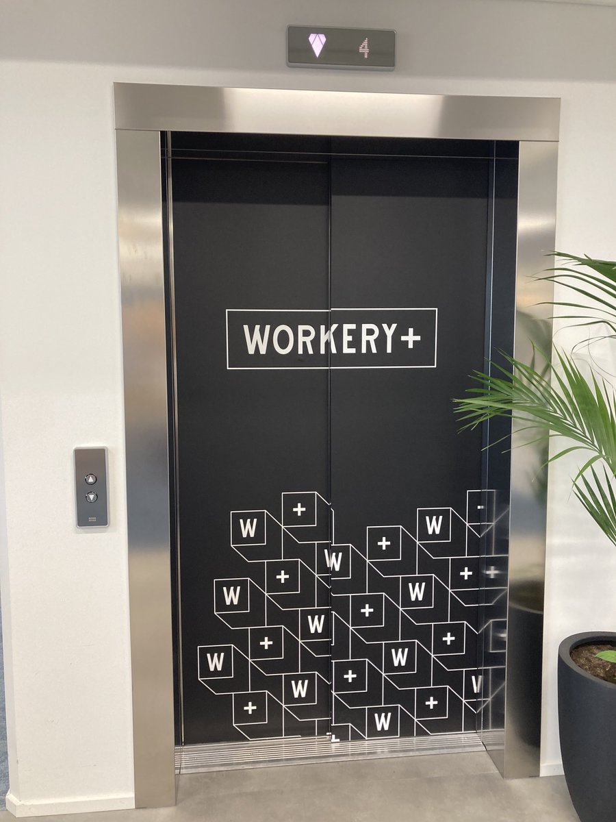 ITomperi's tweet image. Aurinkoinen päivä Keilaniemen Workery+:ssa päätökseen. Mukavasti oli porukkaa toimiston viileydessä merellisissä maisemissa tänään, mutta nyt oli aika siirtyä nauttimaan kesäillasta ulos! #coworking #WorkeryPlus #Keilaniemi