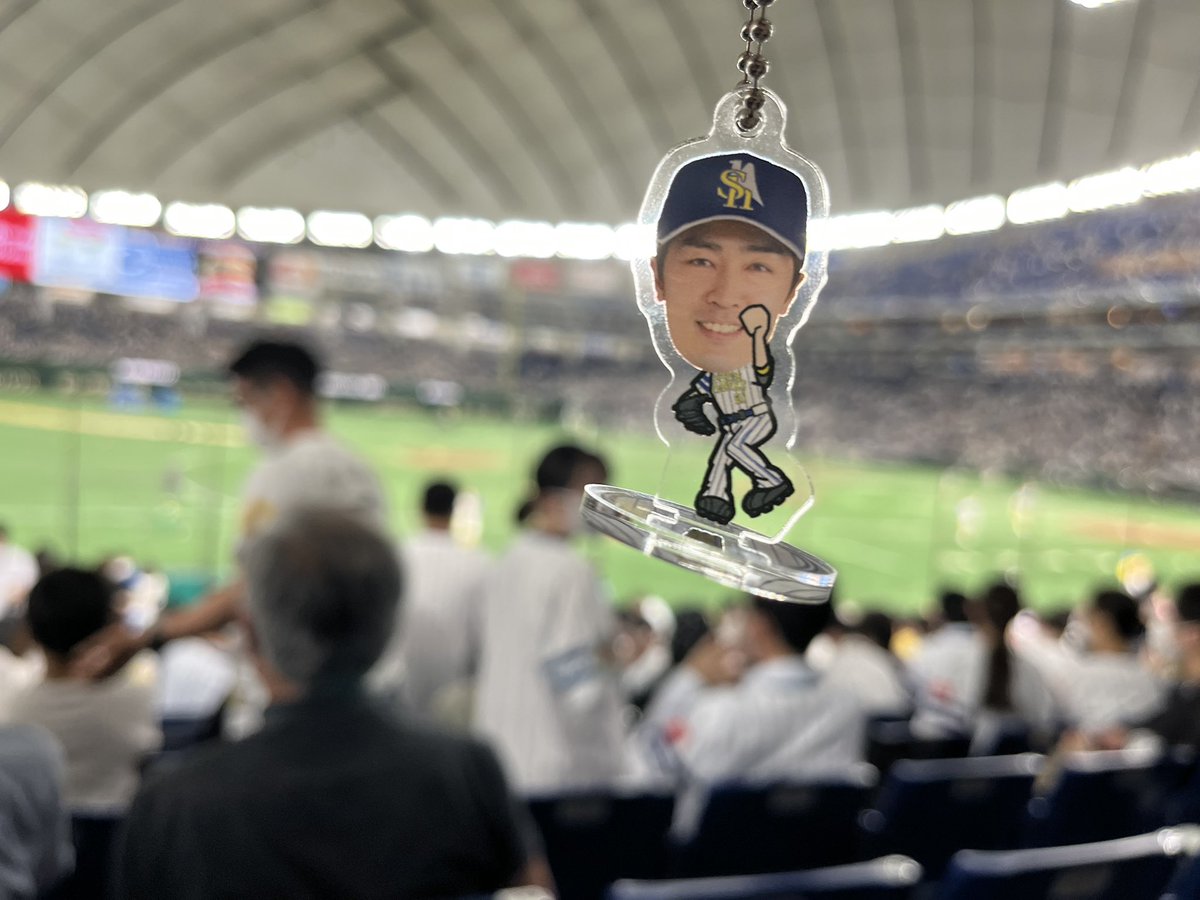shunhawks's tweet photo. 鷹の祭典in東京ドーム！
現地観戦してきました！
和田さんのピッチングを応援することは叶いませんでしたが、奇跡的に和田さんを引き当てたので想いが通じたということで良いですか？？

#鷹の祭典2022in東京ドーム 
#和田毅 
#sbhawks https://t.co/LTQxK7W0Nk