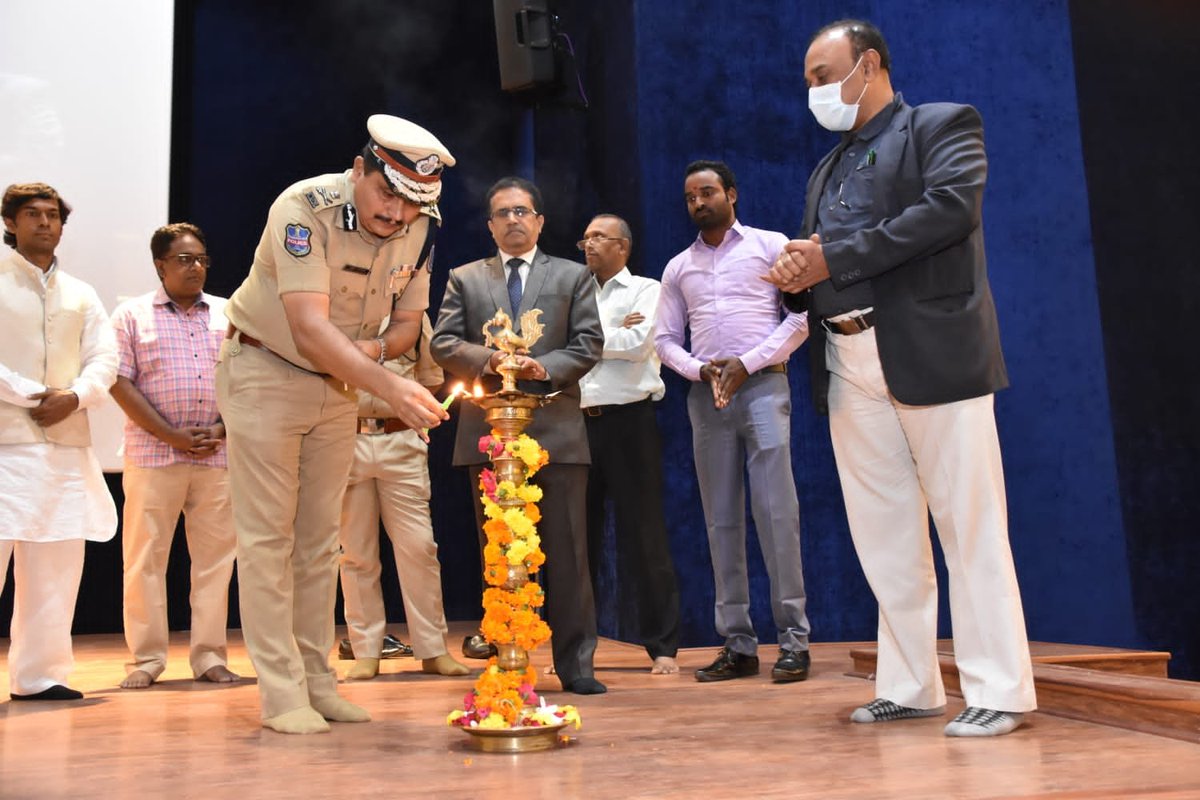 MalkajgiriCop's tweet photo. In view of the #InternationalDayAgainstDrugAbuse, a Legal awareness program on #DrugAbuse has been organized by #DharmSeva a voluntary organization in association with TS Legal Services Authority & District Legal Services Authority, R R Dist at @ace_engg, Ghatkesar. https://t.co/P3KLKu6kp8