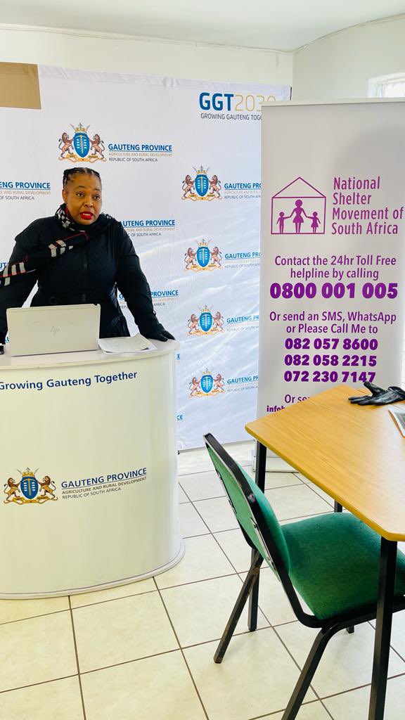 OfficialGDARD's tweet photo. Today GDARD donates R20k to the National Shelter Movement of South Africa in Lenasia as a form of partnership and support to food security and recycling initiatives for women affected by Gender Based Violence (GBV). #GDARDCares #GrowingGautengTogether https://t.co/3EF8dG1qzW