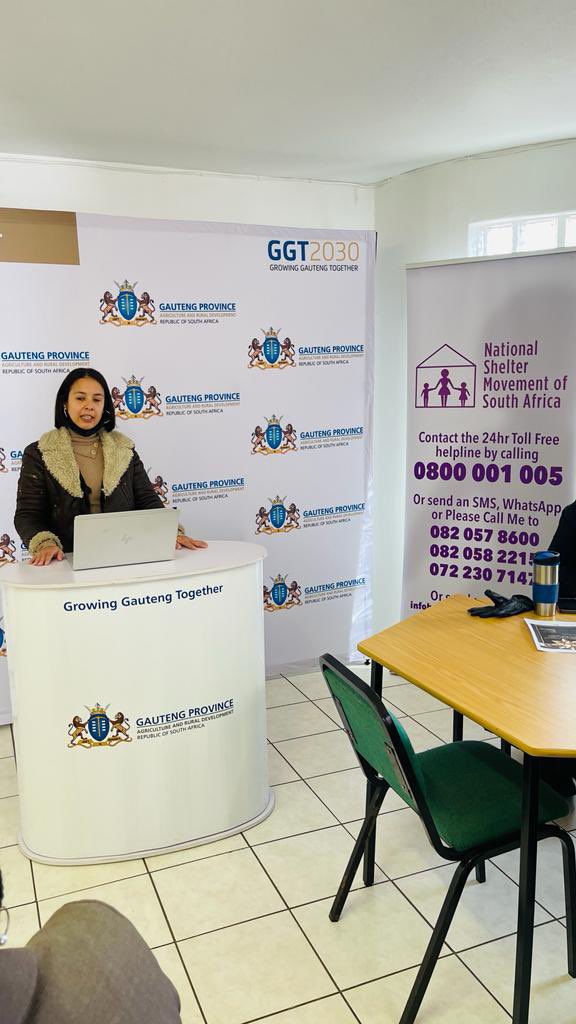 OfficialGDARD's tweet photo. Today GDARD donates R20k to the National Shelter Movement of South Africa in Lenasia as a form of partnership and support to food security and recycling initiatives for women affected by Gender Based Violence (GBV). #GDARDCares #GrowingGautengTogether https://t.co/3EF8dG1qzW
