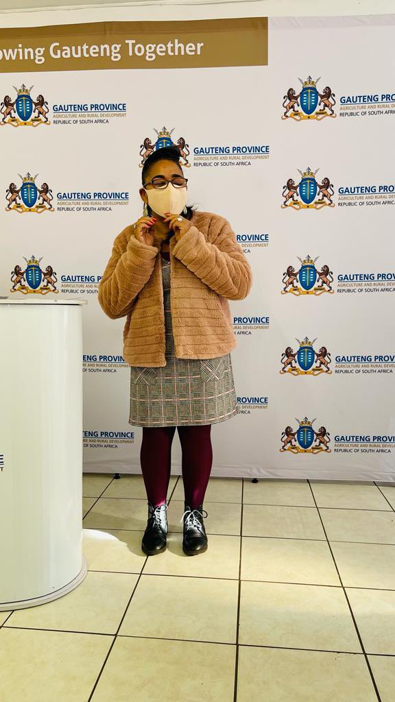 OfficialGDARD's tweet photo. Today GDARD donates R20k to the National Shelter Movement of South Africa in Lenasia as a form of partnership and support to food security and recycling initiatives for women affected by Gender Based Violence (GBV). #GDARDCares #GrowingGautengTogether https://t.co/3EF8dG1qzW
