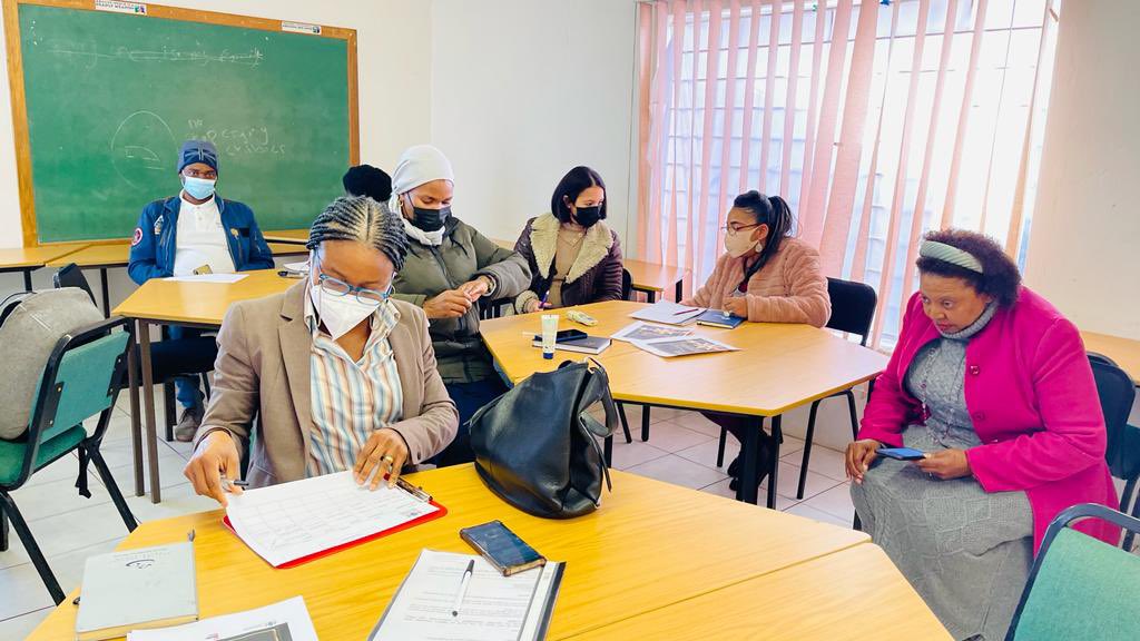 OfficialGDARD's tweet photo. Today GDARD donates R20k to the National Shelter Movement of South Africa in Lenasia as a form of partnership and support to food security and recycling initiatives for women affected by Gender Based Violence (GBV). #GDARDCares #GrowingGautengTogether https://t.co/3EF8dG1qzW