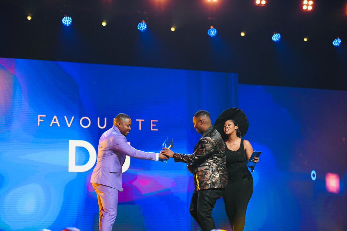 theo_baloyi01's tweet photo. Congratulations once again brother @Shimza01 .

Well deserved 💫🏆.

#DSTVMVCA2022 https://t.co/QE0HlBBtmX