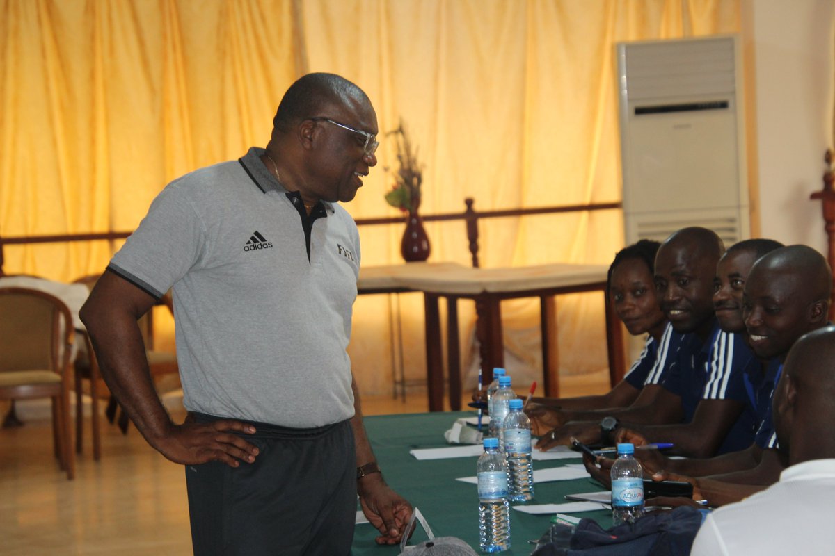 fgfofficiel's tweet photo. Le Cours FIFA MA des arbitres d’élite de Guinée a débuté ce lundi.
Du 27 juin au 01 juillet 2022, les 32 participants dont 05 femmes, vont suivre des s��ances théoriques et physiques avec Divine Evehe (Cameroun) et Boubaker Hannachi (Tunisie), tous instructeurs FIFA.
#ConorFGF https://t.co/NxX67lVLHg