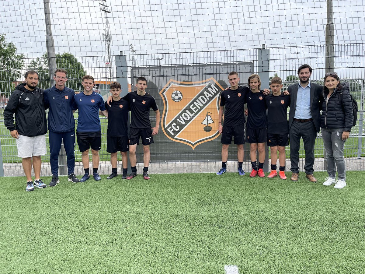 DrenDoli's tweet photo. Supported by KrasRecycling and KivoPlastics🙏, a group of ⚽️players & coaches from #TOPFootball 🇽🇰 started their first visit @fcvolendam focusing on training & evaluation. Thanks for friendly welcome @fcvolendam (good luck for the next season👏 🔶) & to Valentina/TopFootball.🇳🇱🇽🇰 https://t.co/PTiHD3lVZy