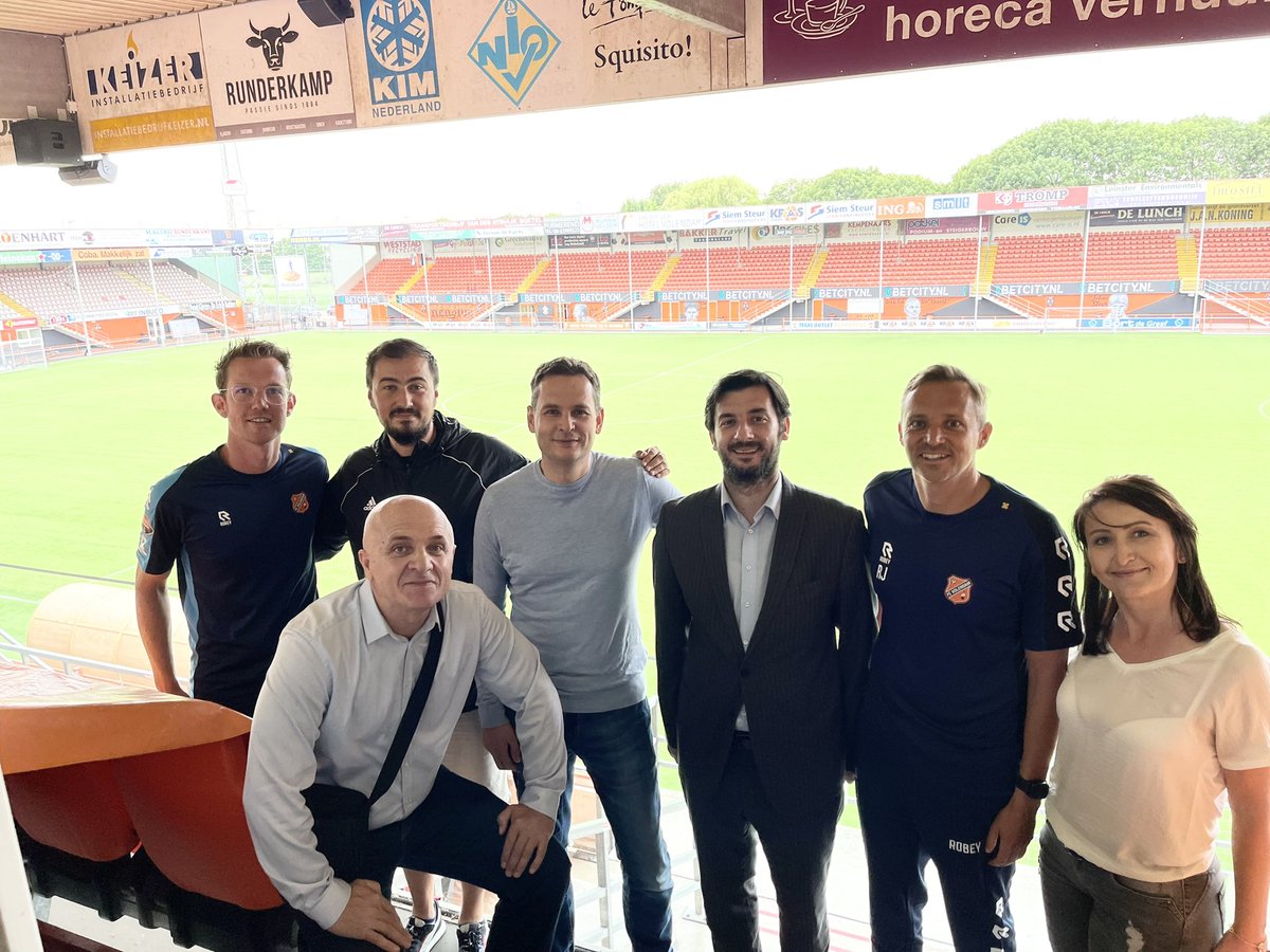 DrenDoli's tweet photo. Supported by KrasRecycling and KivoPlastics🙏, a group of ⚽️players & coaches from #TOPFootball 🇽🇰 started their first visit @fcvolendam focusing on training & evaluation. Thanks for friendly welcome @fcvolendam (good luck for the next season👏 🔶) & to Valentina/TopFootball.🇳🇱🇽🇰 https://t.co/PTiHD3lVZy