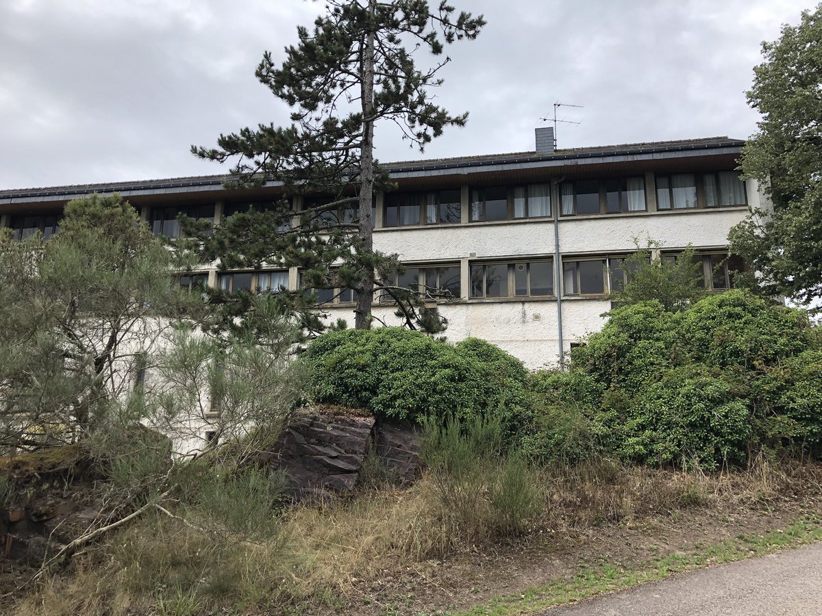 Visite de la station biologique de <a href="/sbpaimpont/">Station Biologique de Paimpont</a> en plein cœur de la forêt de #Broceliande avec <a href="/emmanuel_ethis/">Emmanuel Ethis</a> 

👉 17 ha à ciel ouvert pour étudier la #biodiversite 
👉 1er laboratoire européen d’éthologie avec l’étude de primates  
 
Un campus @UnivRennes1 grandeur #nature 👏