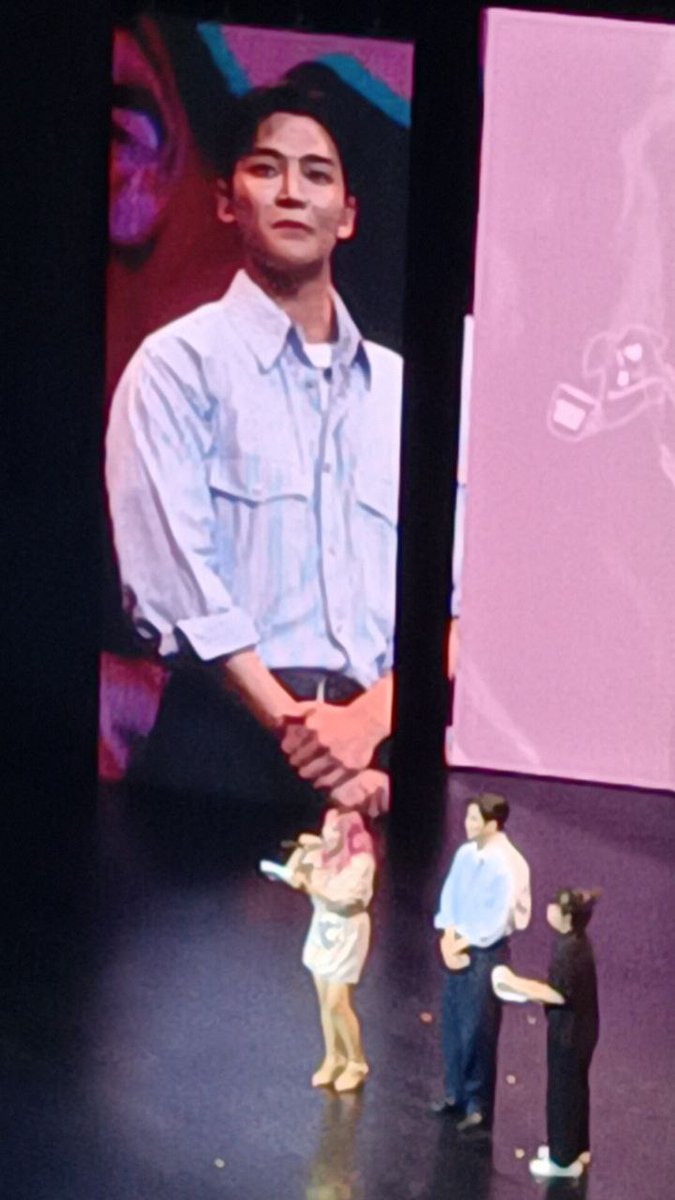 nyxruru's tweet photo. Low quality but it's Rowoon damnnn #RowoonLiveinManila #RowoonInMANILA #SF9_Rowoon #SF9Rowoon #SF9 #FANMEETING #Fanmeet #KmmunityPH #KmmunityRoWoon @SF9official @KmmunityPH Thank you so much Rowoon for coming here in Manila and KmmunityPH for organizing this event!!! ♡ https://t.co/qqn6rmh4Vu