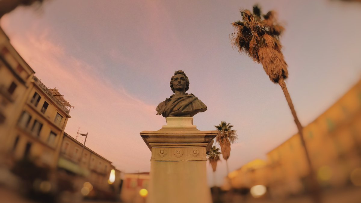 Jan_Noble's tweet photo. Toppling the statue that stands in Piazza Percy Bysshe Shelley, Viareggio, Italy and delivering it to the waves using only the forces of poetry…
8 JULY, 18:00 HRS
#shelley200
#shelley
#staute
#statuetoppling
#doingthepoetry
#poetry https://t.co/6YGsGoVDgX