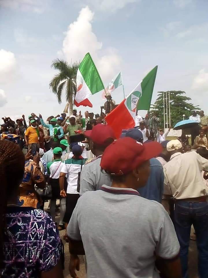 Members of the <a href="/DsmCwi_NG/">Democratic Socialist Movement (CWI NIGERIA)</a>, Ogun State, participating in Ogun State workers industrial action to engage the state government over the none payment of salaries and terrible working conditions.

P.C: Comr. Eko John Nicholas.