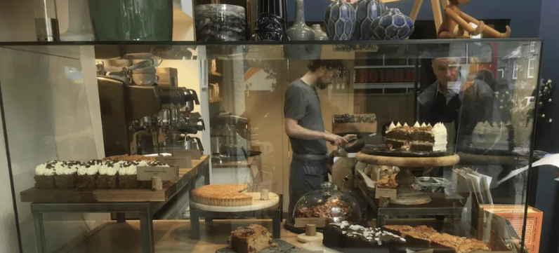 It's been a bit gloomy in the #LakeDistrict for a few days, so we've been heading out to our favourite cafes. See our list for the best places to go for coffee and cake! cedarmanor.co.uk/blog/the-best-… @HeatonCooperArt <a href="/homeground/">.</a> <a href="/LittleChamonix/">Little Chamonix</a> <a href="/LingholmKitchen/">Andy West</a>