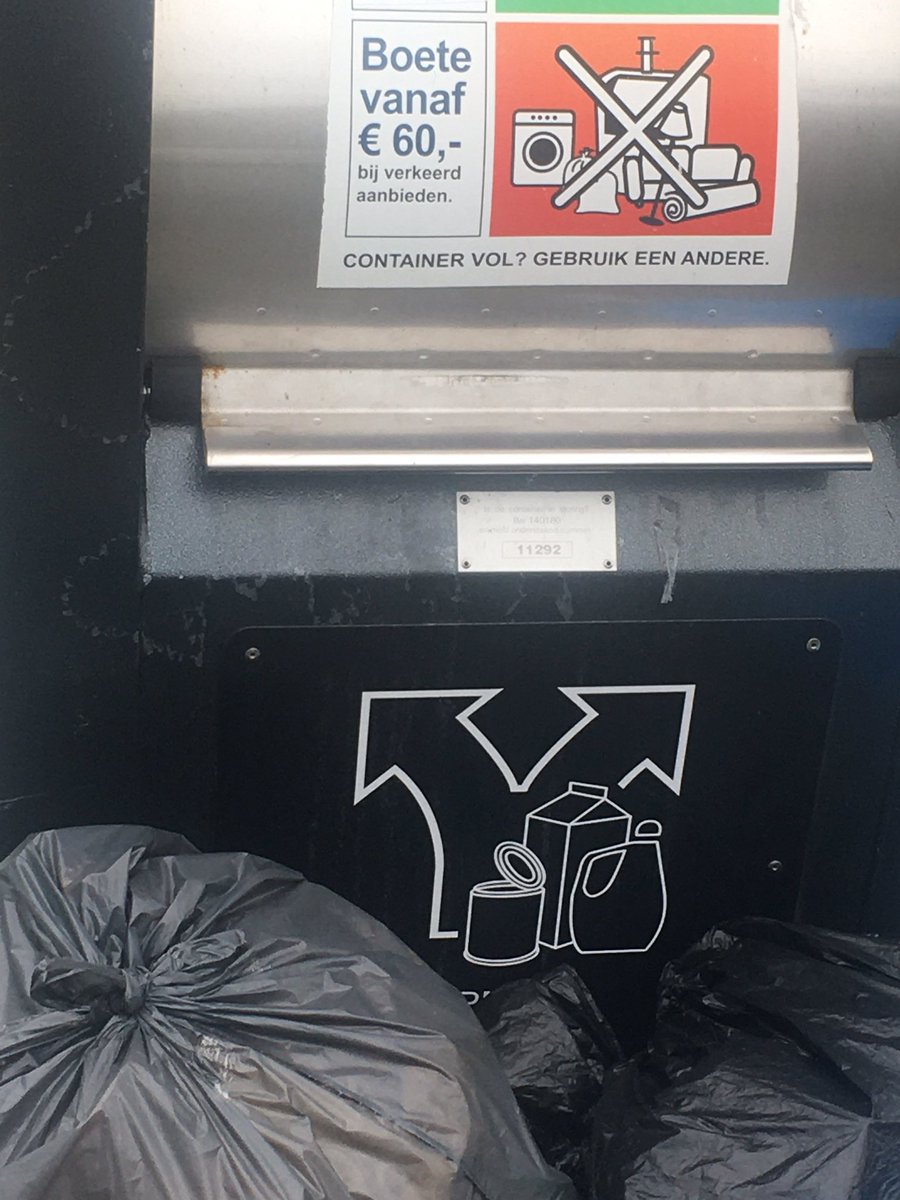 n_laban's tweet photo. @BARENDRECHTzh @nv_bar Al vele malen formeel gemeld. Deze container werkt niet. Nu gaat afval ernaast worden gedumpt. Graag definitief oplossen! https://t.co/Q20x7uc2hU