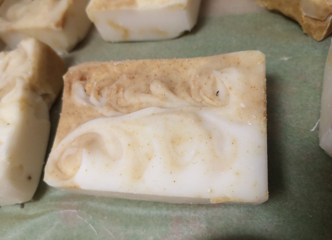 Lemon &amp;Lime 100% coconut Shampoo Bars
Really rich foam, fragranced with essential oils and coloured with natural tumeric

sunshinecraftsie.com

#shampoobars #naturalproducts #veganproducts #ecofriendly #essentialoils #bomararomatherapy #ireland #irishmammies