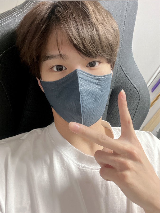 KimDdalang's tweet photo. 책에서 사랑이 시간이 지날수록 식어가는게 ��니라 와인같이 익어간다는 내용을 보았는데
나도 우석이에게 묵은지같은 팬이 되도록 해야겠다고 생각했다
#김우석 #KIMWOOSEOK https://t.co/x8zMoTy3oj