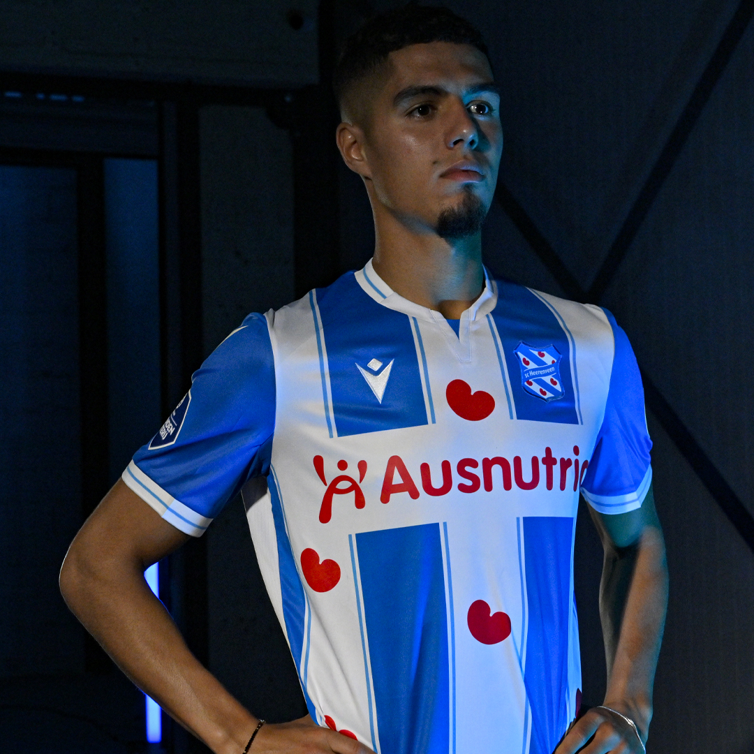 scHeerenveen's tweet photo. 🔜 Binnenkort verkrijgbaar in de Feanstore 👕

#EareEnRom