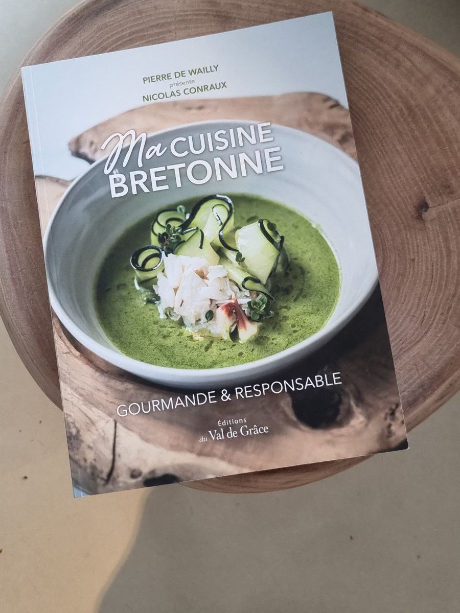 GrazieMelchior's tweet photo. Vendredi dernier je me suis rendue à La Butte à #plouider afin d’échanger avec @NConraux et le Dr Pierre de Wailly autour de leur livre sur l’importance du #bienmanger et de l’ #alimentation https://t.co/CRkTQja39F