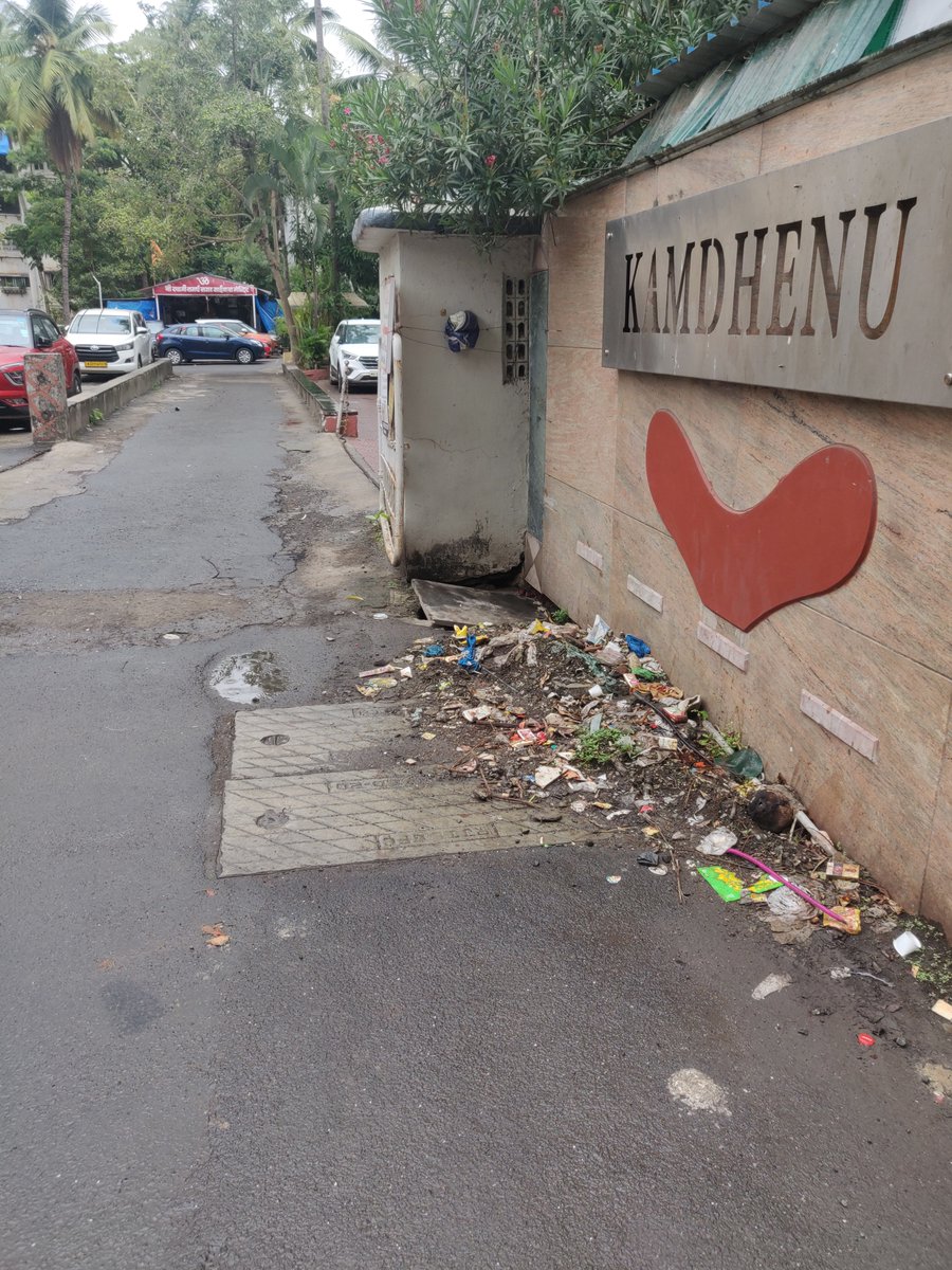 spydruler's tweet photo. @mybmcwardKW @AndheriLOCA Thank you so much. I would like to highlight another issue. See pics. This is very 200 feet from Domino's Lokhandwala. The rains are slowly spreading all this dirt and garbage and will flood our lane too if the gutters get blocked!! Please help! https://t.co/ecBHEPU4nf
