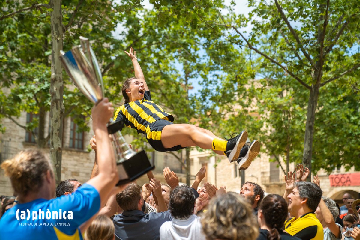 cordeteatre's tweet photo. Quin cap de setmana!! 🙌🙌

Moltes gràcies @aphonicabny i moltes gràcies a tothom que ens ha acompanyat aquests dies de festival pels carrers i les places de Banyoles 👏👏👏👏

📷  Festival (a)phònica / Pau Padrosa

#Banyoles #cordeteatre #aphonicabanyoles #aphònica https://t.co/Nobtb1q0ZX