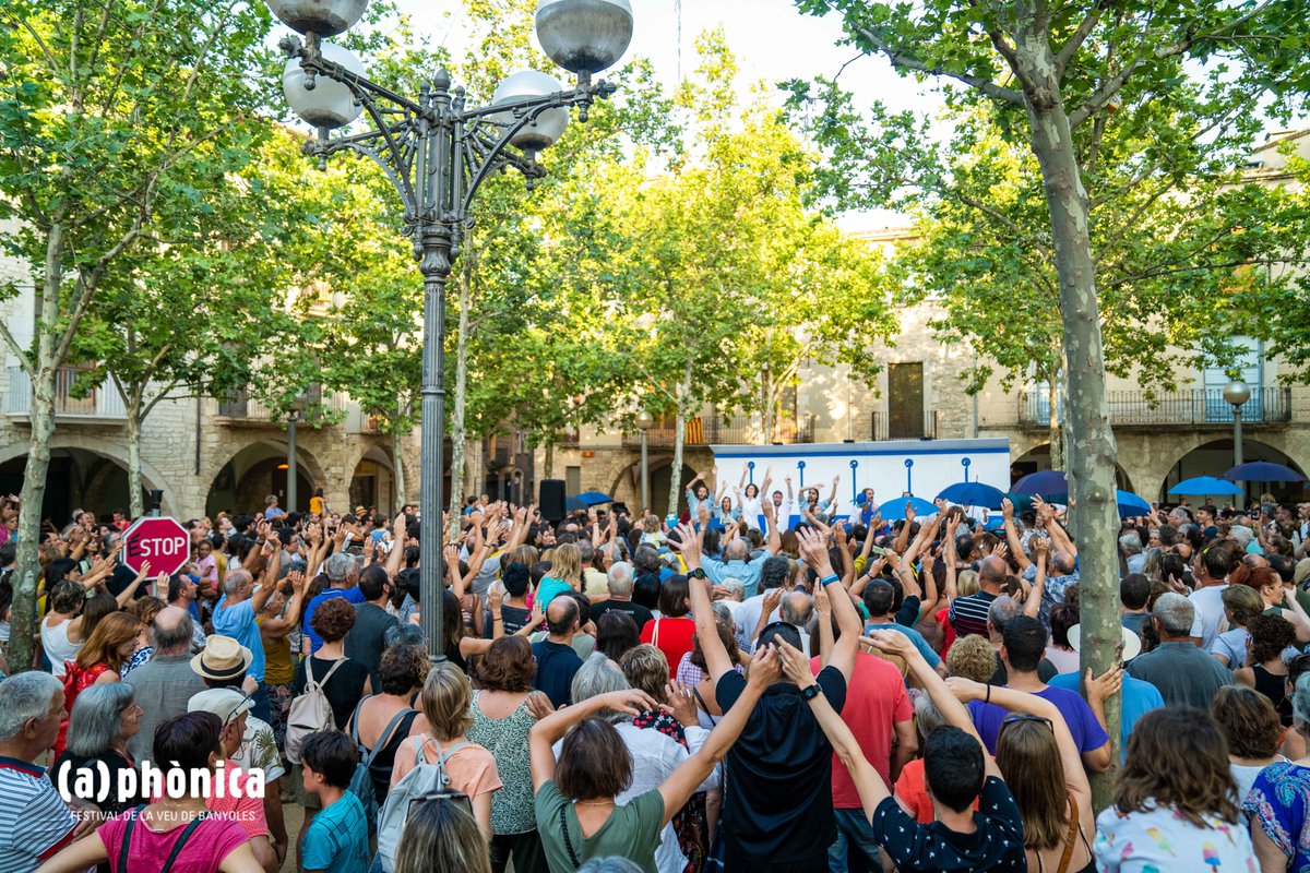 Quin cap de setmana!! 🙌🙌

Moltes gràcies <a href="/aphonicabny/">Festival (a)phònica</a> i moltes gràcies a tothom que ens ha acompanyat aquests dies de festival pels carrers i les places de Banyoles 👏👏👏👏

📷  Festival (a)phònica / Pau Padrosa

#Banyoles #cordeteatre #aphonicabanyoles #aphònica
