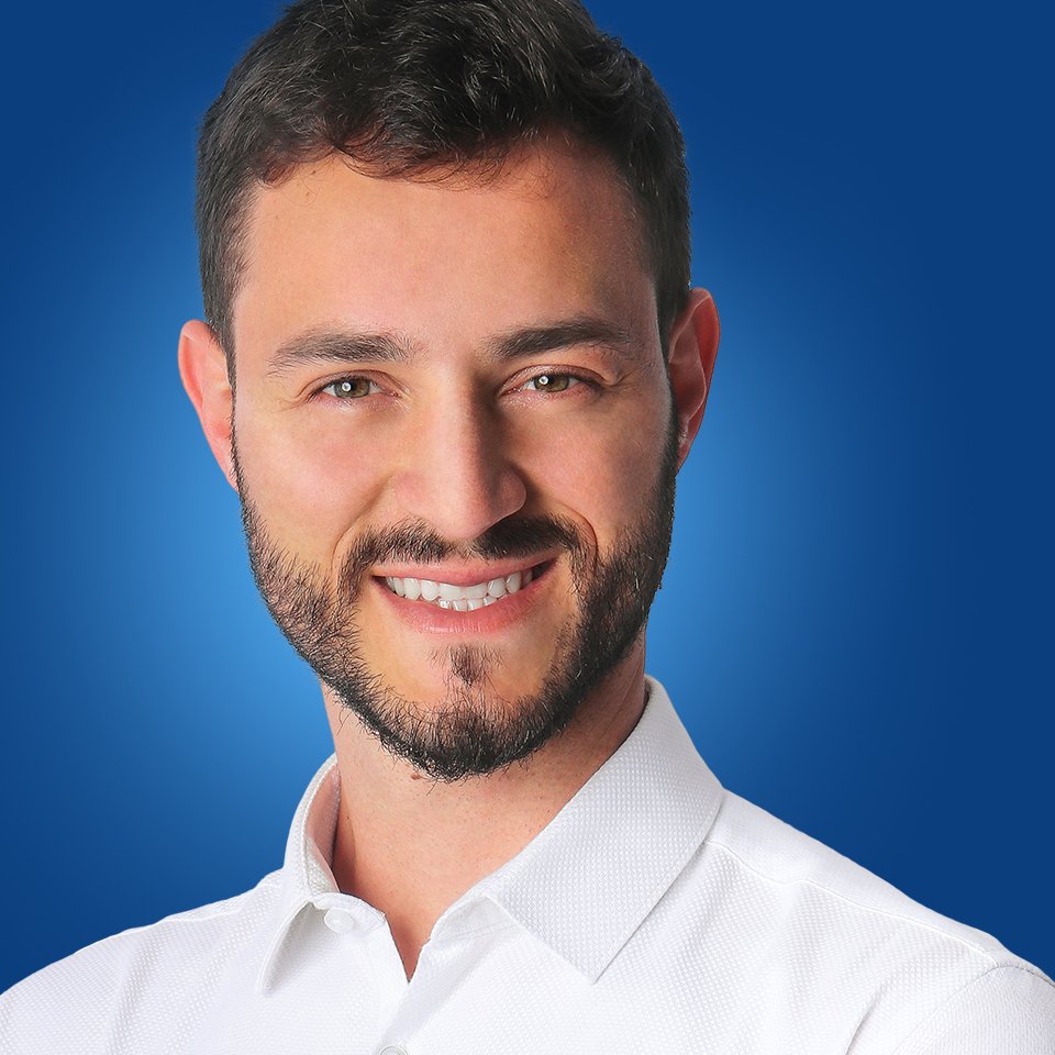 Agora sim, nova foto de perfil como Pré-Candidato a Deputado Estadual ✊🏻🌹
Bora marcar um café? Me chama para conversar.
Vamos juntos pelo Paraná!