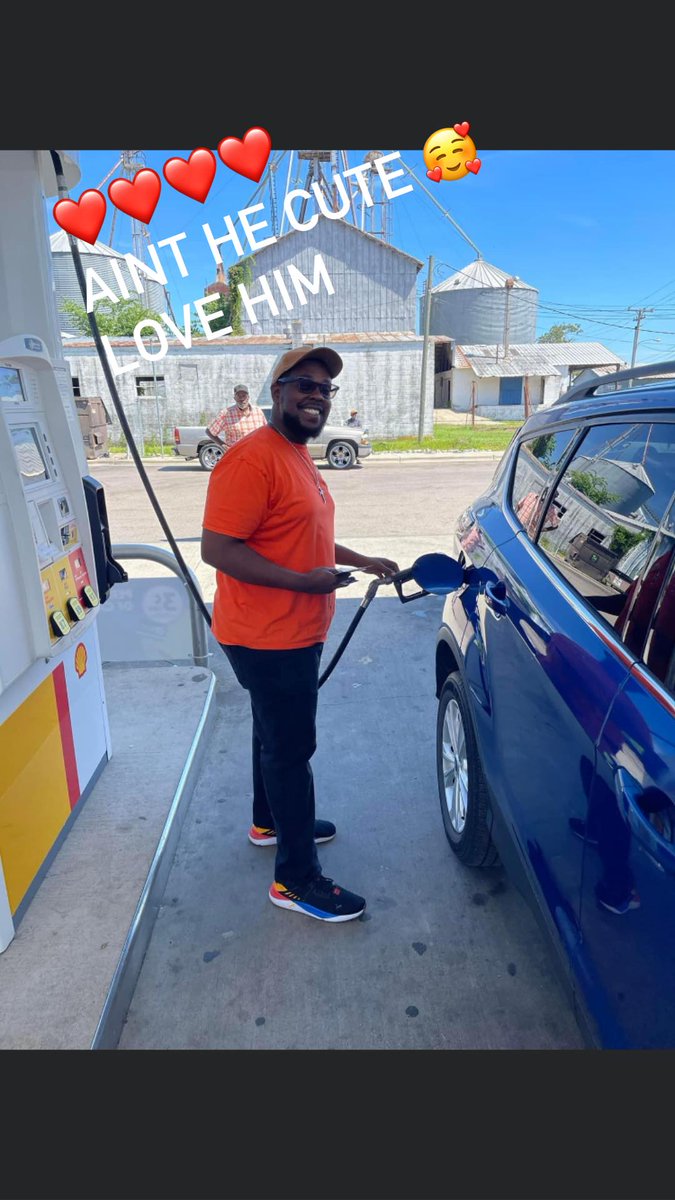 0000livia's tweet photo. Diamond Grove Blessed 75 people with Free Gas on Saturday! #GasOnGod #Outreach #DGBC https://t.co/CeE1VwRDB4
