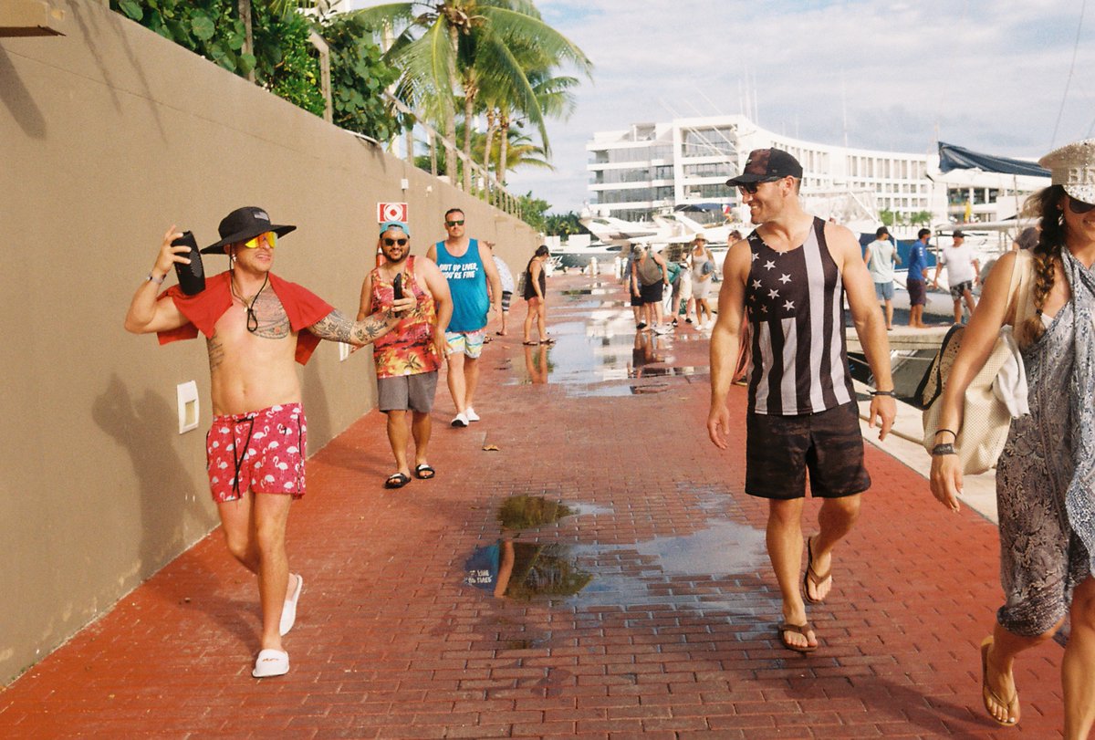 rustywright_'s tweet photo. Took that #NikonosIVA to a day-after catamaran ride around Isla Mujeres. https://t.co/OyY94Vkywd