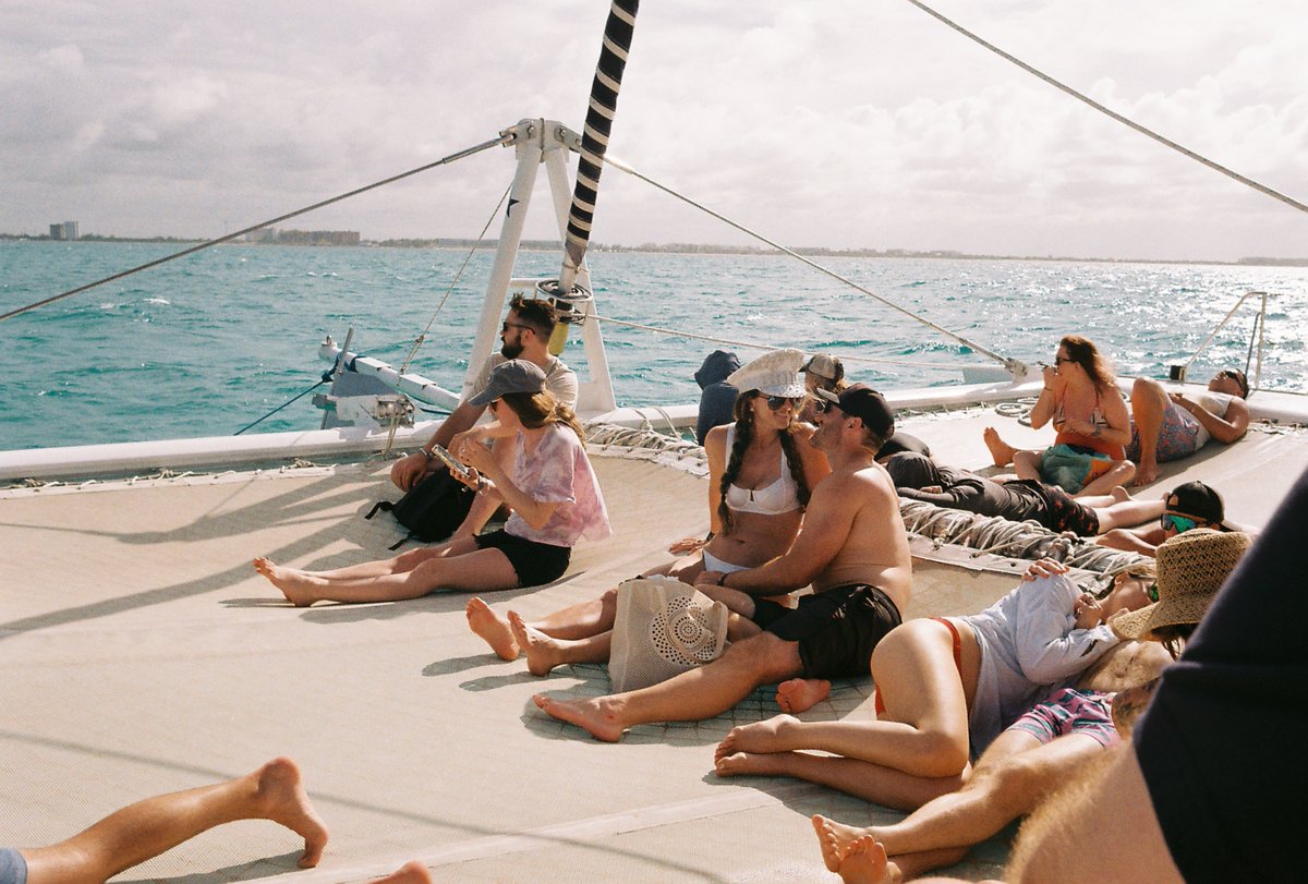 rustywright_'s tweet photo. Took that #NikonosIVA to a day-after catamaran ride around Isla Mujeres. https://t.co/OyY94Vkywd