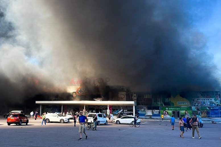 nexta_tv's tweet photo. Shopping center "Amstor" before the arrival of the "Russian world" and after. https://t.co/fN6U5FFIOm