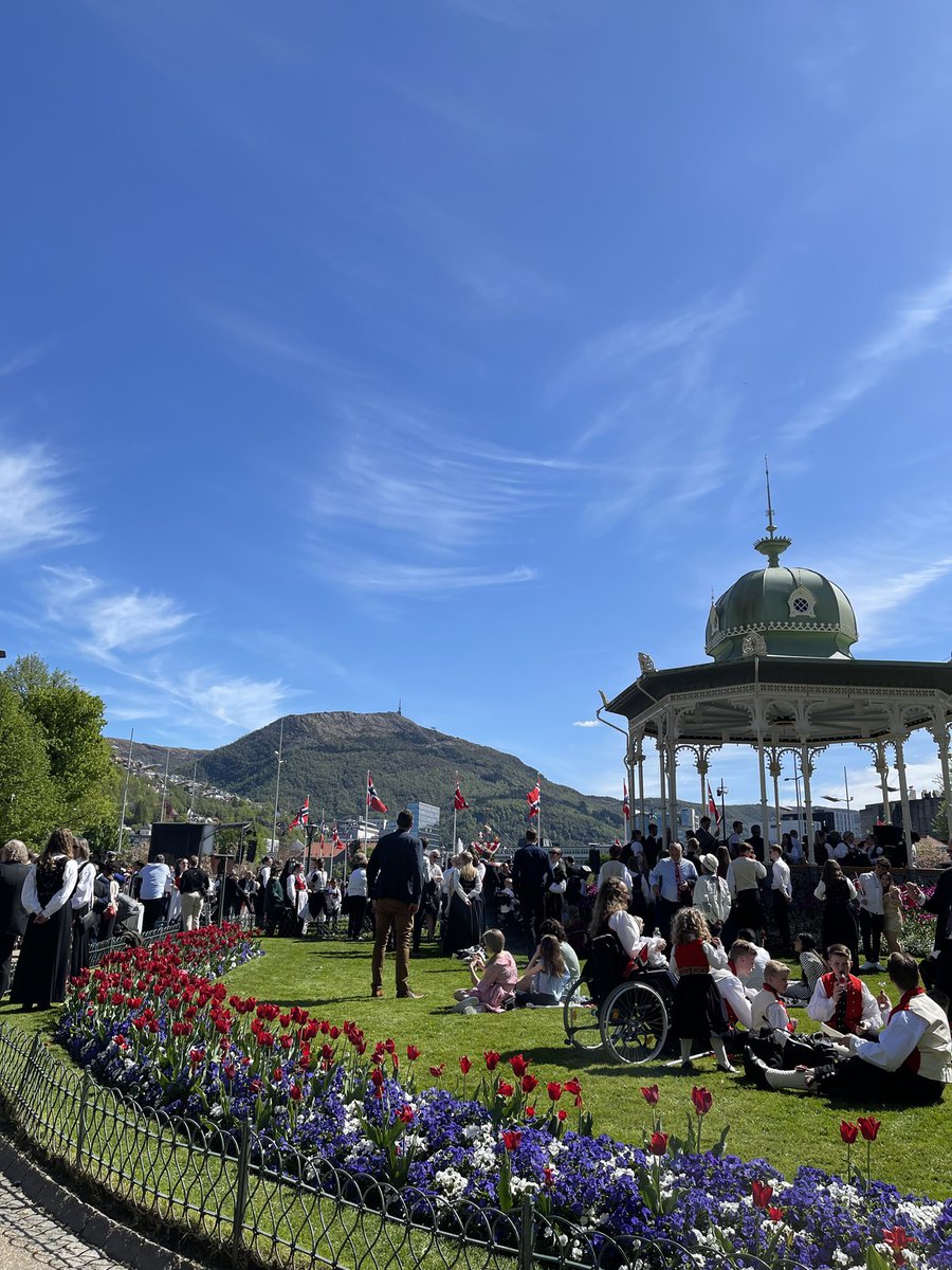 MizzouAbroad's tweet photo. Check out Hannah B.'s latest blog post on Norway's Constitution day where she draws comparisons with our own upcoming independence day! #MizzouAbroad #ThinkOutsideTheClassroom #Norway #StudyAbroad
https://t.co/39WjyxlC2K https://t.co/39p09WBERp