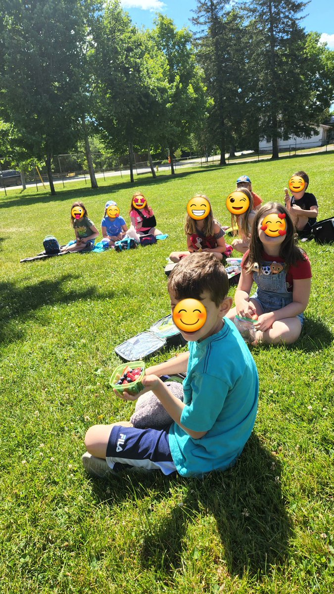 MsCowan_'s tweet photo. Stuffies picnic! We waited for the perfect weather, and today delivered. What a great way to eat lunch on the last Monday of school ❤️ @ThamesfordPS @TVDSB https://t.co/ZPkBrgEtI8