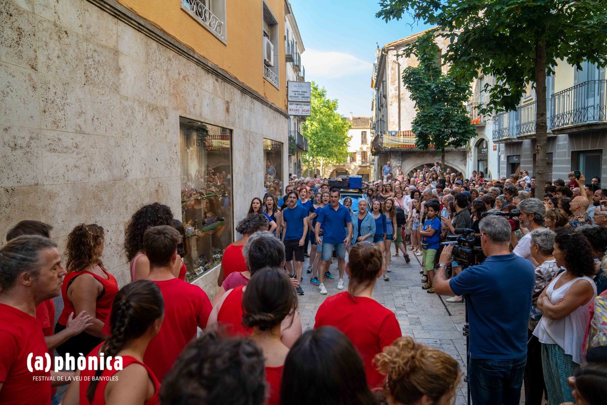 cordeteatre's tweet photo. Quin cap de setmana!! 🙌🙌

Moltes gràcies @aphonicabny i moltes gràcies a tothom que ens ha acompanyat aquests dies de festival pels carrers i les places de Banyoles 👏👏👏👏

📷  Festival (a)phònica / Pau Padrosa

#Banyoles #cordeteatre #aphonicabanyoles #aphònica https://t.co/Nobtb1q0ZX