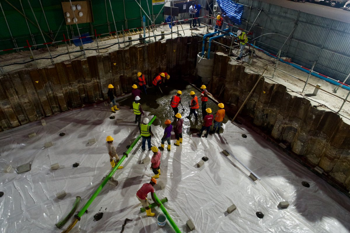 RainbowConstruc's tweet photo. Lean concrete pour at #solitaire now underway. https://t.co/Kx9fEzF7UG
